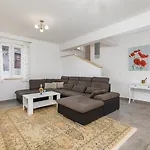 Amalija Villa