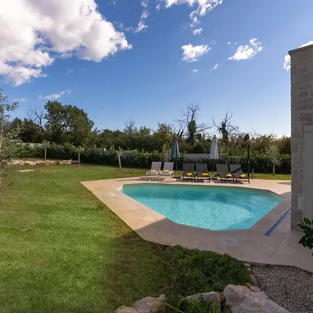 Amalija Villa *