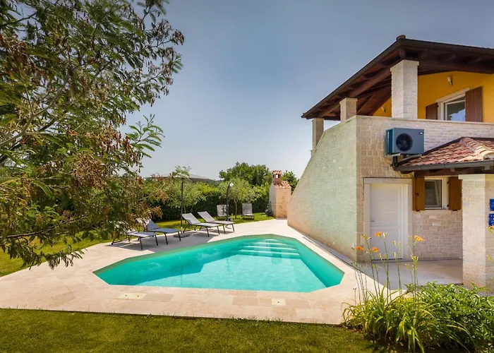 Amalija Villa *