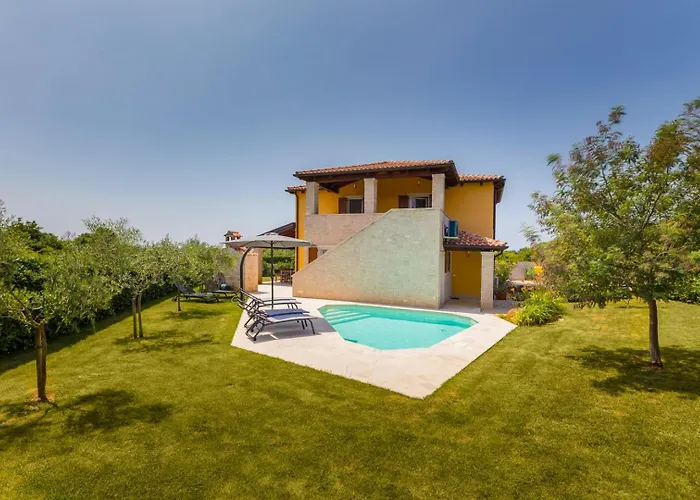 Amalija Villa *