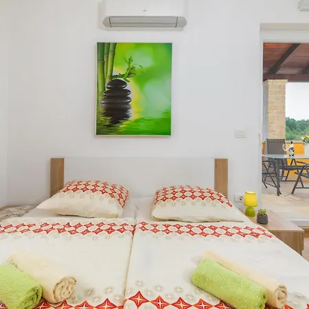 Vila Amalija Kirmenjak